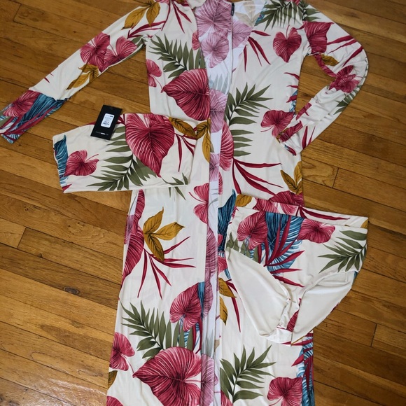 3-piece Fashion Nova swimsuit - Picture 2 of 7